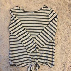 Boatneck three quarter sleeve black and white top